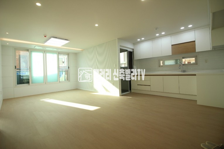 서울 은평구 신사동 A동 잔여1세대 ~! / 확트인거실 , 방3화2 , 최저실입 , 생최 80대출가능 ~!! 분양 매물번호 10971 사진 3